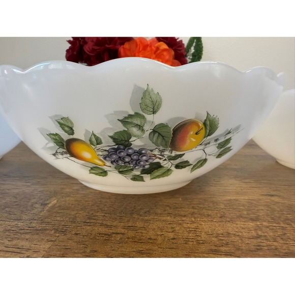 Vintage Arcopal France Milk Glass Fruit Harvest Bowls Scalloped Mixing Serving - Picture 6 of 8